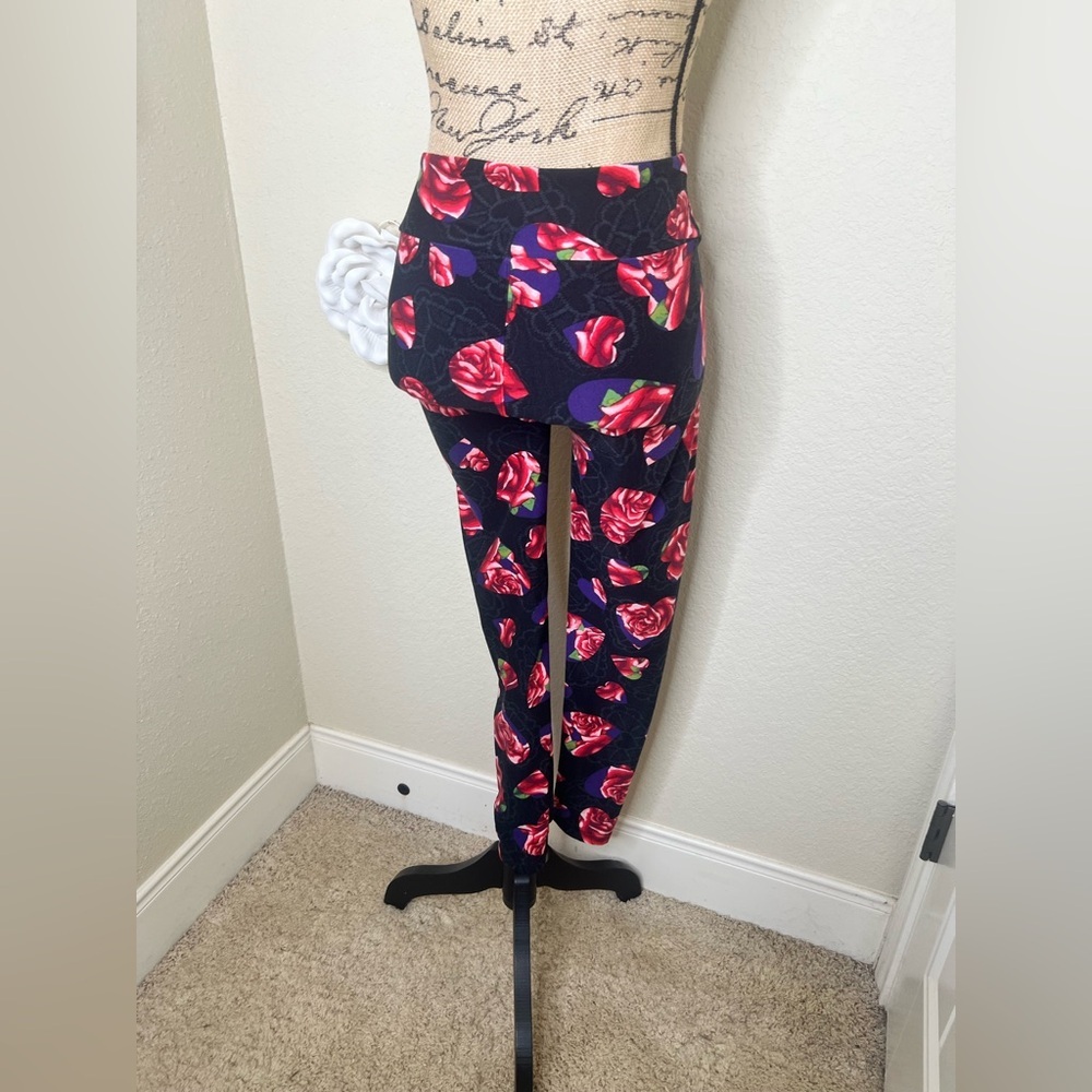 NTM: LuLaRoe Valentines Unicorn Black Lace with Hearts & Roses Print Sz OS - Picture 13 of 14